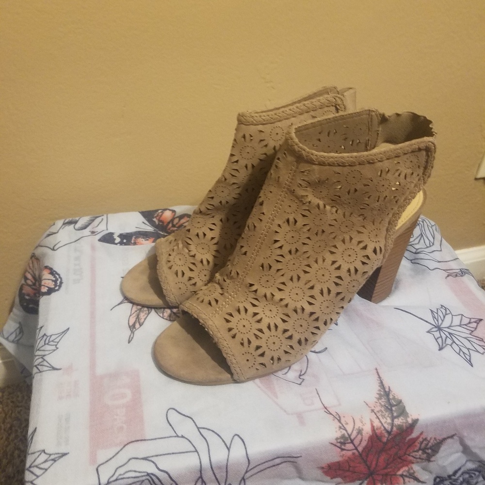 LC Lauren Conrad Women's High Heel Ankle